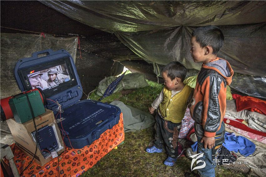 ​電亮高原(康巴傳媒網(wǎng)首屆紀實攝影大賽)