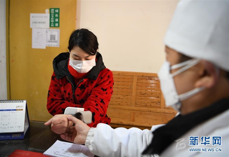 （抓好經(jīng)濟(jì)發(fā)展 應(yīng)對復(fù)雜局面·圖文互動）（1）2500萬農(nóng)民工如何安全返崗？——農(nóng)民工大省四川復(fù)工觀察