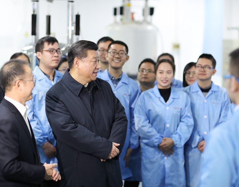 2019年1月17日，習(xí)近平在天津南開大學(xué)元素有機(jī)化學(xué)國(guó)家重點(diǎn)實(shí)驗(yàn)室同師生親切交流。