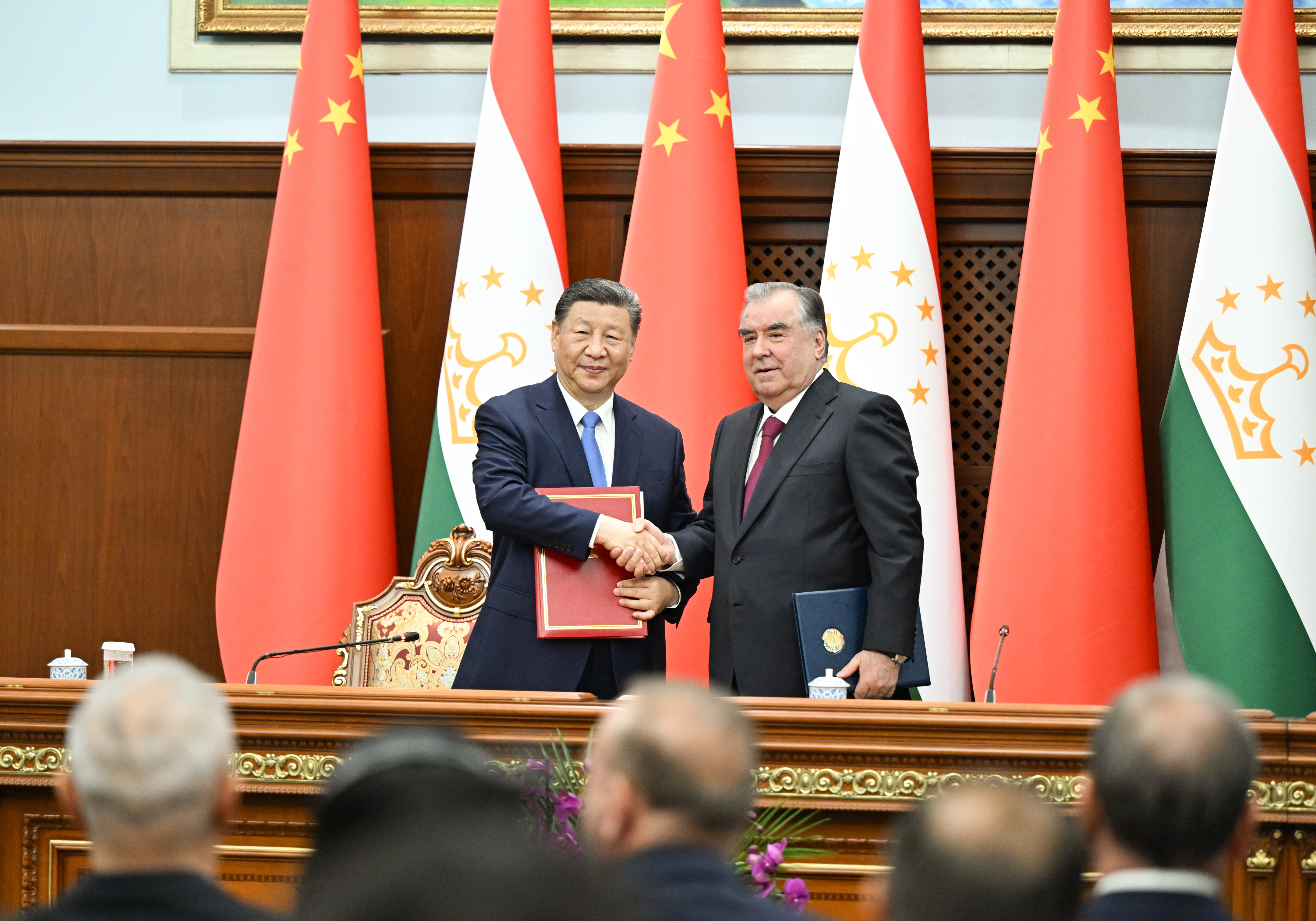 當(dāng)?shù)貢r間2024年7月5日下午，習(xí)近平主席同塔吉克斯坦總統(tǒng)拉赫蒙在杜尚別總統(tǒng)府舉行會談。會談后，兩國元首共同簽署《中華人民共和國和塔吉克斯坦共和國關(guān)于發(fā)展新時代全面戰(zhàn)略合作伙伴關(guān)系的聯(lián)合聲明》。